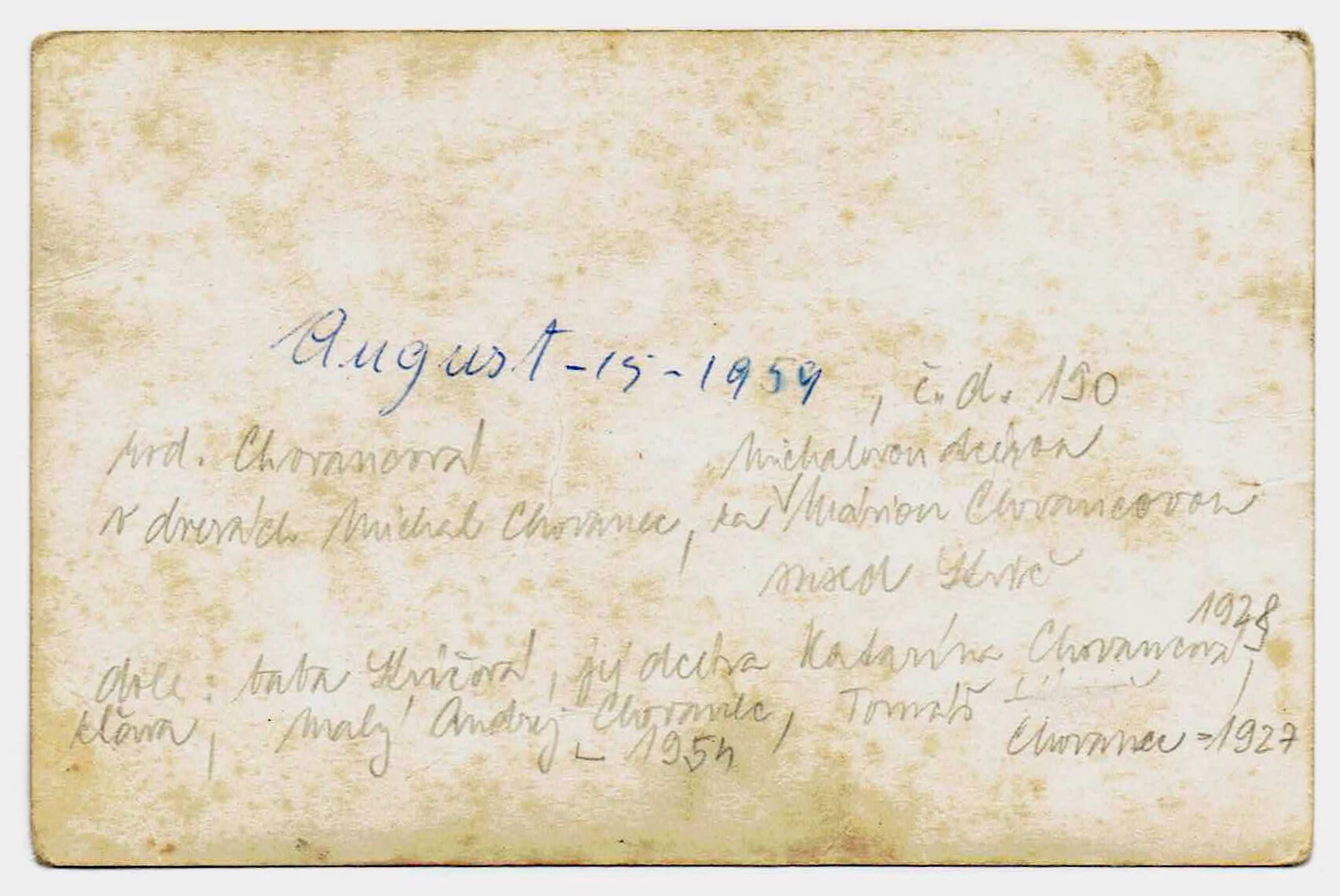 012CH06 - Rodina pri dome so súpisným číslom 190, august 1959 (zadná strana)