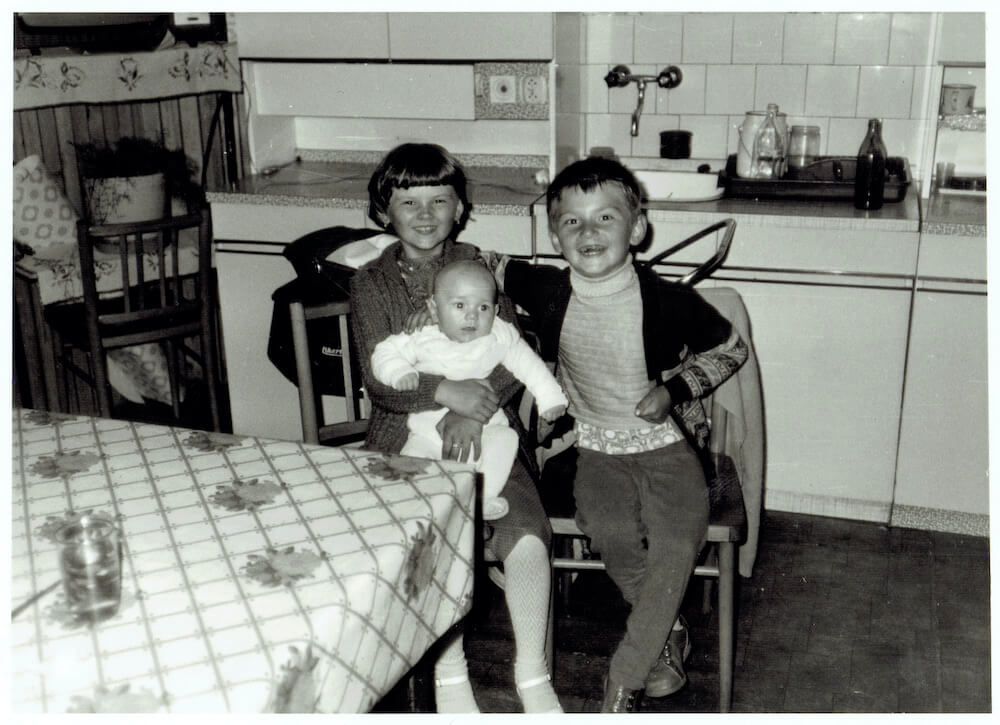 Súrodenci Alenka, Martin a Jozef, rok 1986