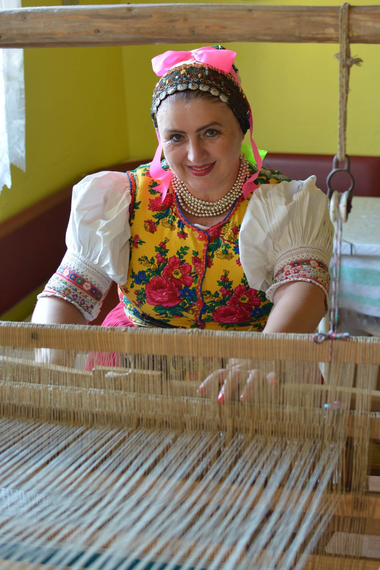Anna Poráčová: tkanie za krosnami