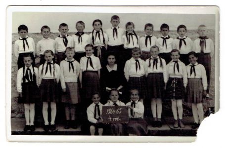 006CH06 - Pionieri s učiteľkou Máriou Olejárovou (vpravo hore Andrej Chovanec)