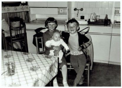 Súrodenci Alenka, Martin a Jozef, rok 1986